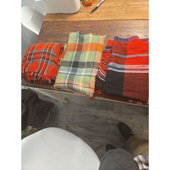 Lot of 3 womens scarfs one jcrew warm - Picture 5 of 5